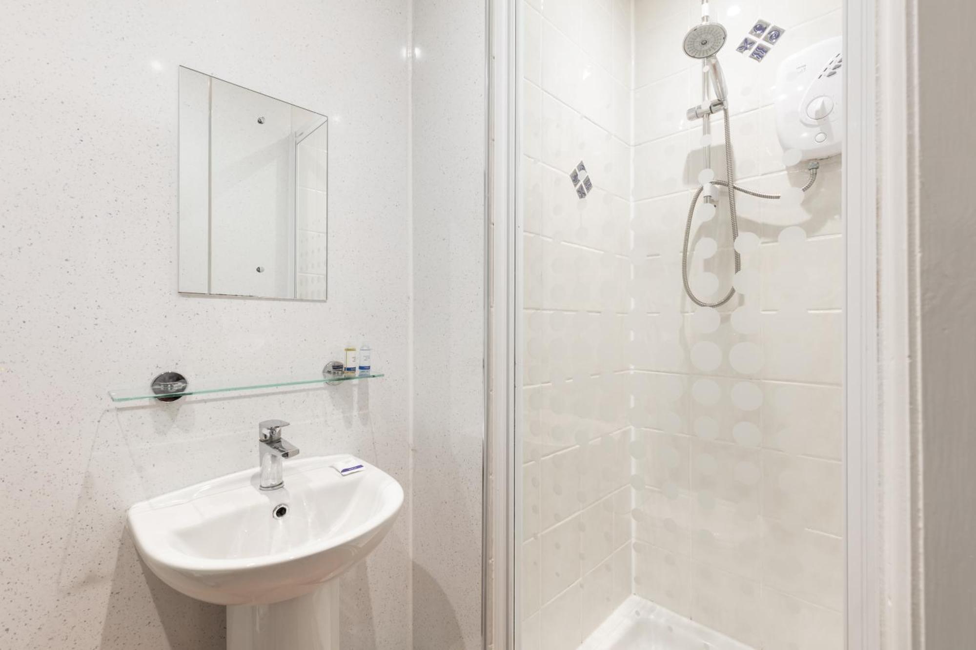 Отель The Town House Уитби Экстерьер фото